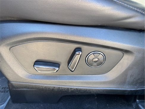 Used 2020 Ford Explorer Platinum w/ Premium Technology Package image 20