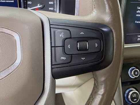 Used 2021 GMC Yukon XL Denali w/ Denali Premium Package image 15