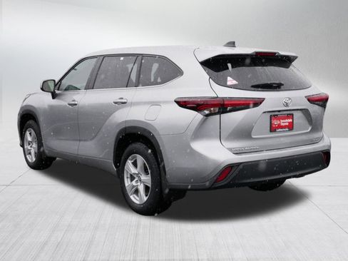 Certified 2024 Toyota Highlander LE image 5