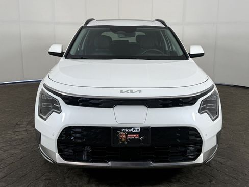 Used 2024 Kia Niro Wave w/ Wave Preserve Package FWD image 2