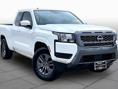 Certified 2025 Nissan Frontier SV RWD image 4