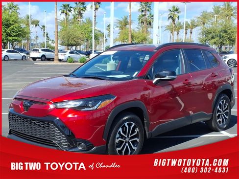 Certified 2025 Toyota Corolla Cross SE w/ Moonroof Package image 1