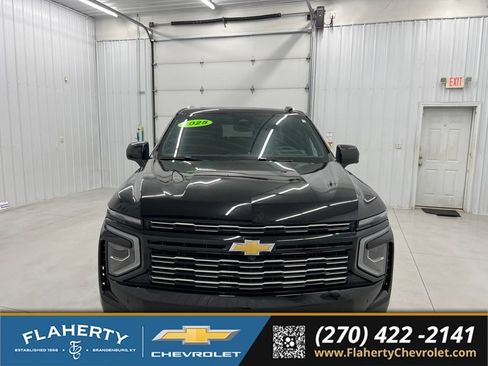 Used 2025 Chevrolet Suburban High Country AWD/4WD image 7