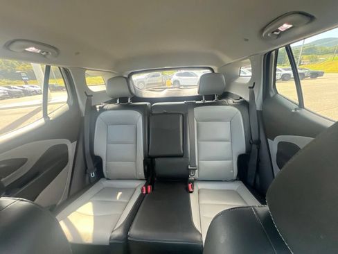 Used 2024 GMC Terrain SLT AWD/4WD image 12