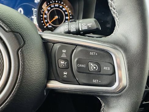 Used 2025 Jeep Wrangler Unlimited Sahara AWD/4WD image 11
