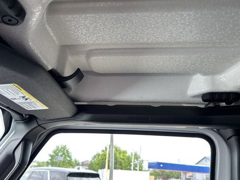 Used 2024 Jeep Gladiator Sport AWD/4WD image 14