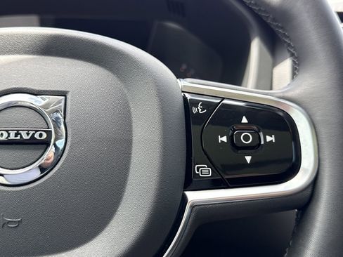 Certified 2023 Volvo XC60 B5 Ultimate w/ Climate Package FWD image 17