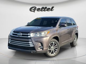 Used 2019 Toyota Highlander XLE FWD video 1