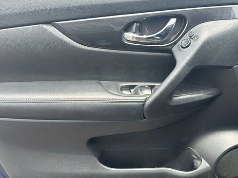 Used 2020 Nissan Rogue SV AWD/4WD image 6