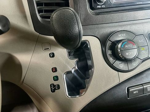 Used 2014 Toyota Sienna LE FWD image 17