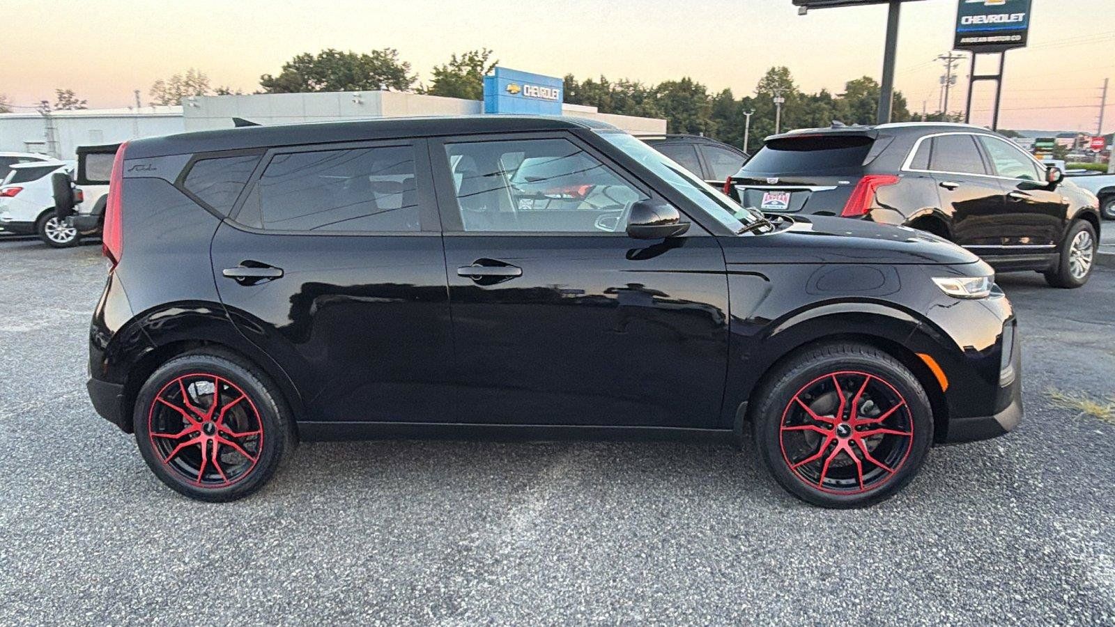 Used 2022 Kia Soul LX FWD image 7