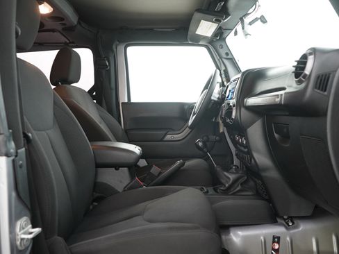 Used 2018 Jeep Wrangler Sport image 11