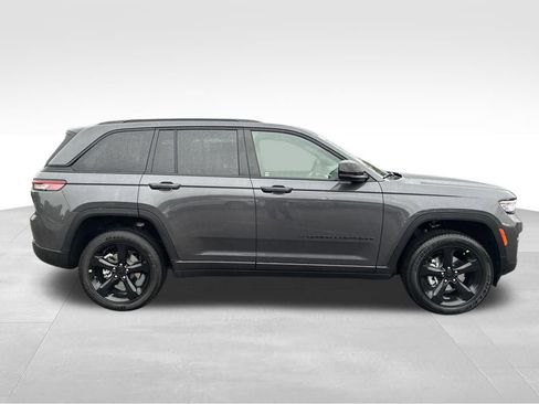 New 2025 Jeep Grand Cherokee Altitude image 7