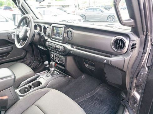 Certified 2023 Jeep Gladiator Sport AWD/4WD image 36