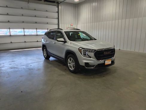 Used 2022 GMC Terrain SLE w/ Driver Convenience Package AWD/4WD image 2