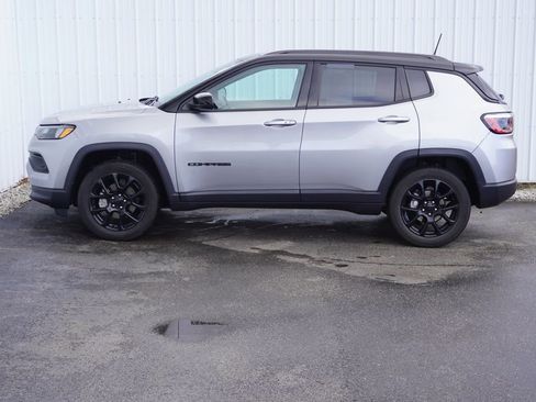 Used 2022 Jeep Compass Altitude w/ Convenience Group image 3