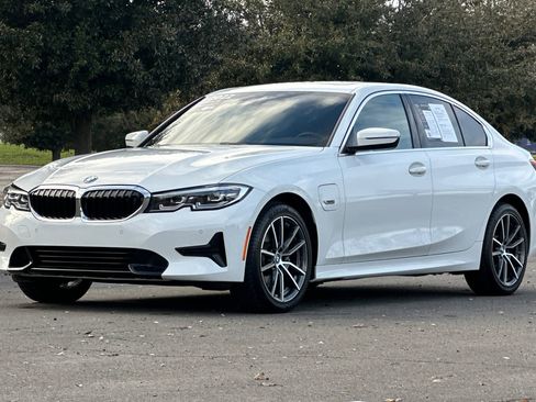 Used 2022 BMW 330e w/ Driving Assistance Package image 9