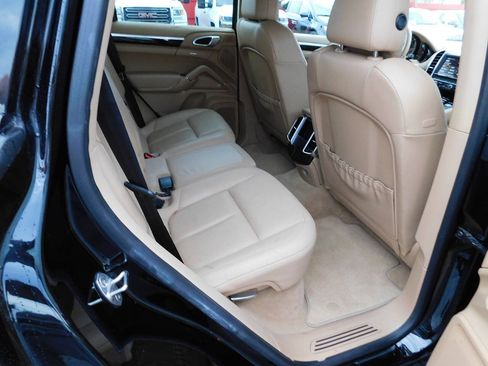 Used 2013 Porsche Cayenne Diesel AWD/4WD image 16