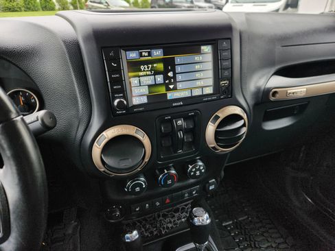 Used 2016 Jeep Wrangler Unlimited Sahara image 34