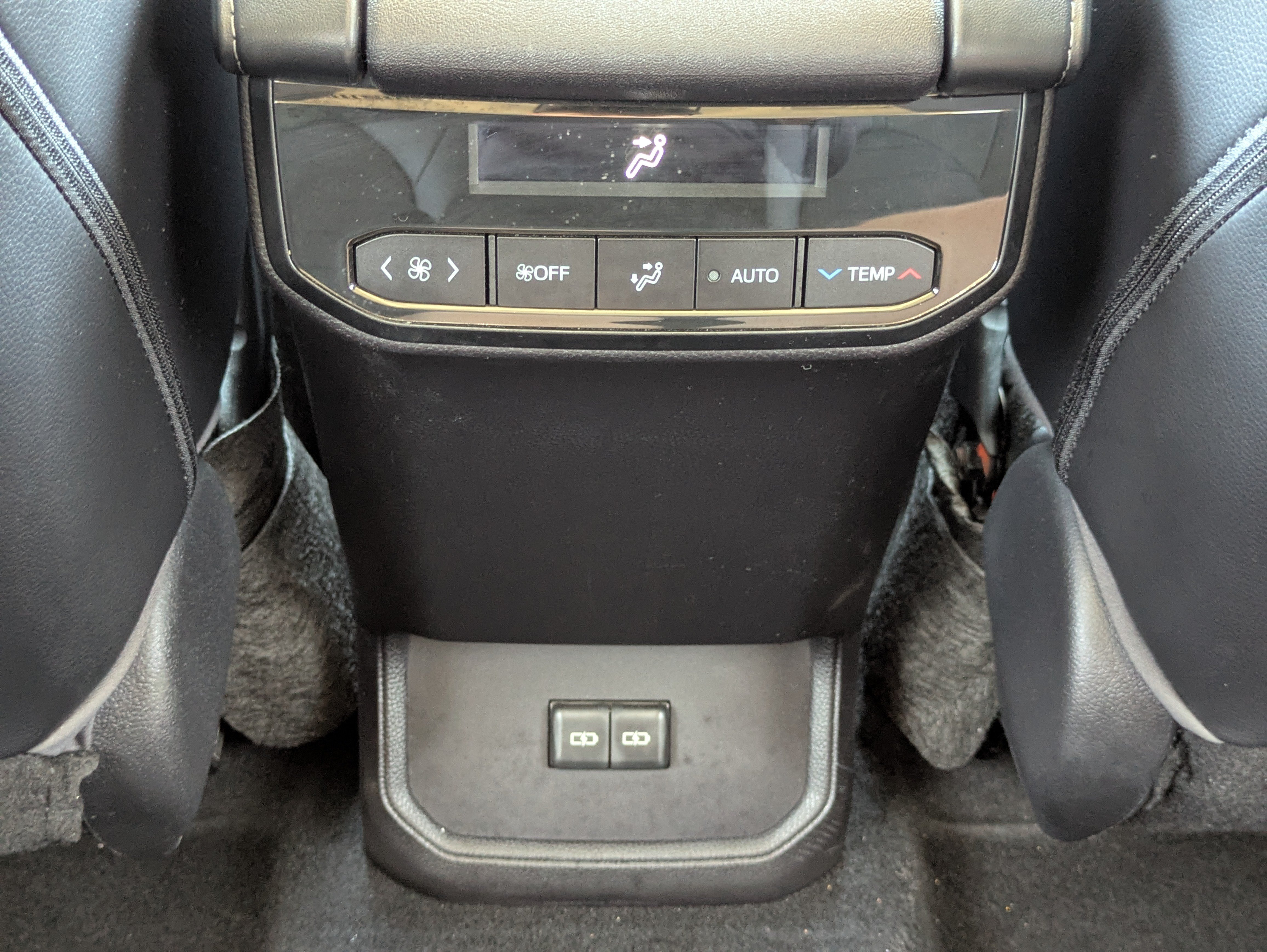 Used 2023 Toyota Highlander XLE FWD image 33