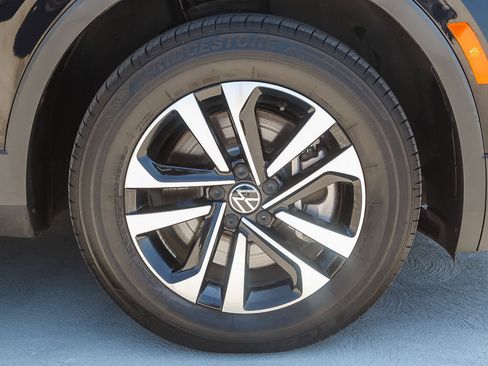 Used 2022 Volkswagen Tiguan S image 11