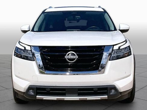 Used 2022 Nissan Pathfinder Platinum w/ Cargo Package FWD image 4