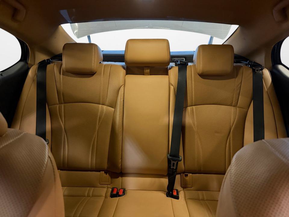 Used 2025 Lexus ES 300h w/ Technology Package FWD image 15