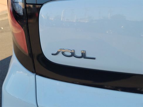 Used 2019 Kia Soul + image 19