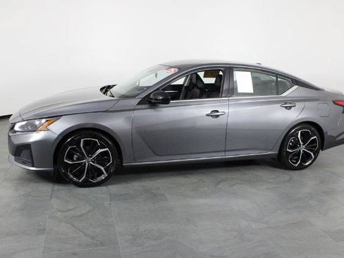 Certified 2025 Nissan Altima 2.5 SR FWD image 14