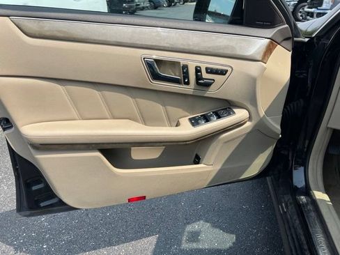 Used 2010 Mercedes-Benz E 350 4MATIC Sedan image 25