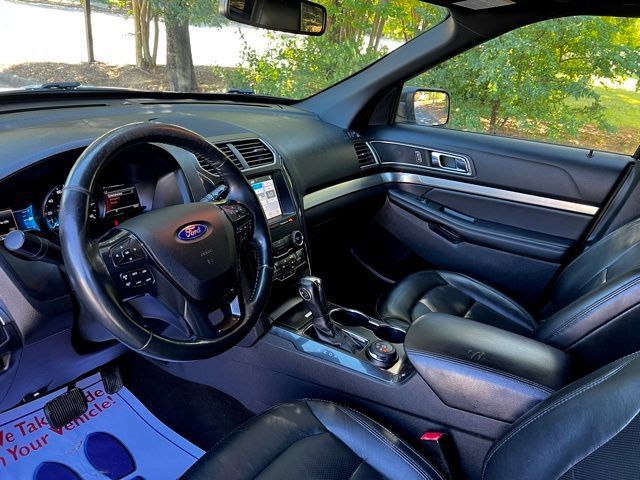 Used 2019 Ford Explorer XLT w/ Equipment Group 202A AWD/4WD image 17