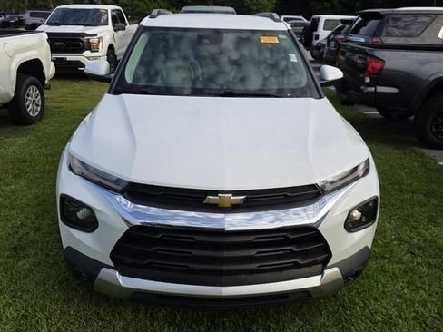 Used 2021 Chevrolet TrailBlazer LT w/ Convenience Package FWD image 2