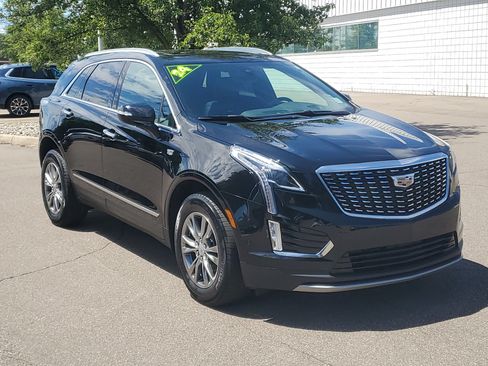 Used 2023 Cadillac XT5 Premium Luxury w/ Technology Package AWD/4WD image 3