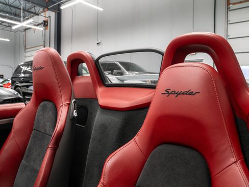 Used 2016 Porsche Boxster Spyder RWD image 26