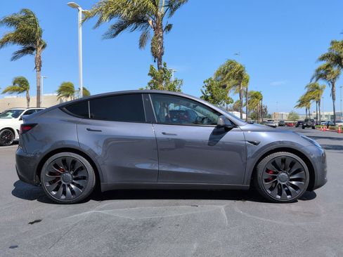 Used 2022 Tesla Model Y Performance AWD/4WD image 11