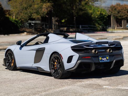 Used 2016 McLaren 675LT Spider image 9