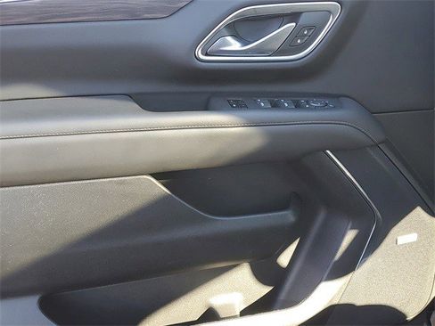 Certified 2023 Chevrolet Suburban Z71 w/ Luxury Package image 14