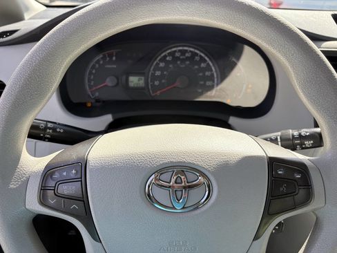Used 2011 Toyota Sienna LE w/ Towing Pkg image 26