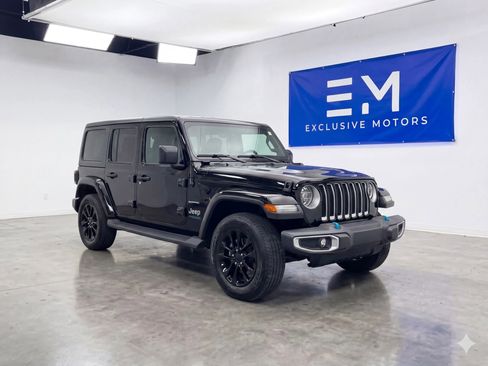 Used 2022 Jeep Wrangler Unlimited Sahara w/ Cold Weather Group AWD/4WD image 1