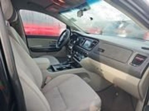 Used 2021 Kia Sedona LX image 8