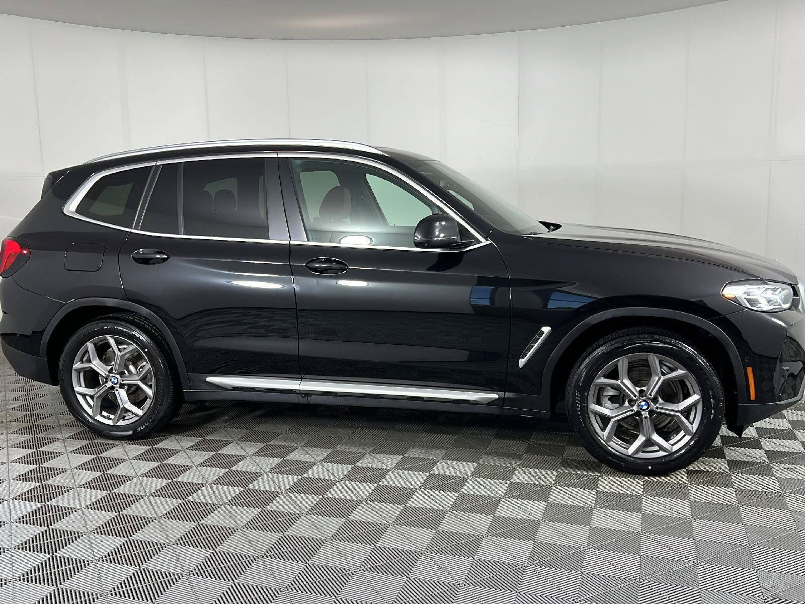 Used 2024 BMW X3 xDrive30i w/ Premium Package AWD/4WD image 3