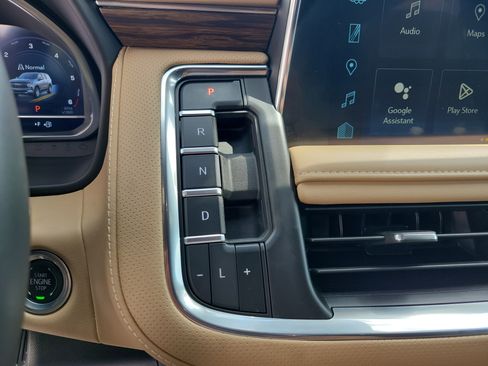 Certified 2024 Chevrolet Suburban Premier RWD image 31