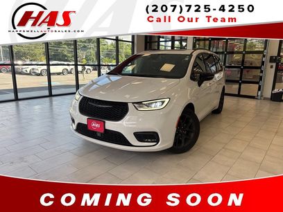 Used 2025 Chrysler Pacifica Limited
