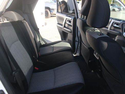 Used 2015 Toyota 4Runner SR5 AWD/4WD image 33