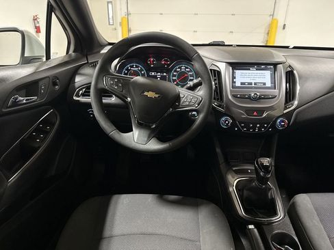 Used 2017 Chevrolet Cruze LT w/ Convenience Package image 11