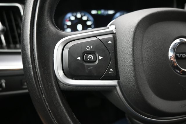 Used 2020 Volvo XC60 T6 Momentum w/ Protection Package Premier AWD/4WD image 23