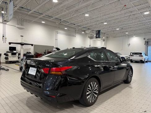 Used 2024 Nissan Altima 2.5 SV FWD image 6