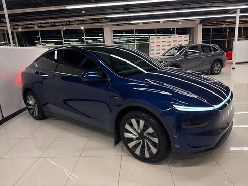 Used 2026 Tesla Model Y AWD image 13