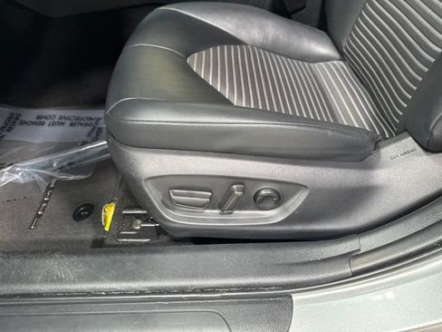 Used 2018 Toyota Camry SE FWD image 5