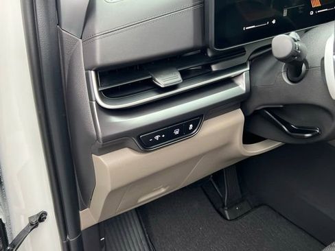 New 2026 Kia Carnival LXS FWD image 13